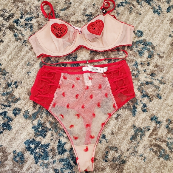 SET! Victoria's Secret push-up bra & thong